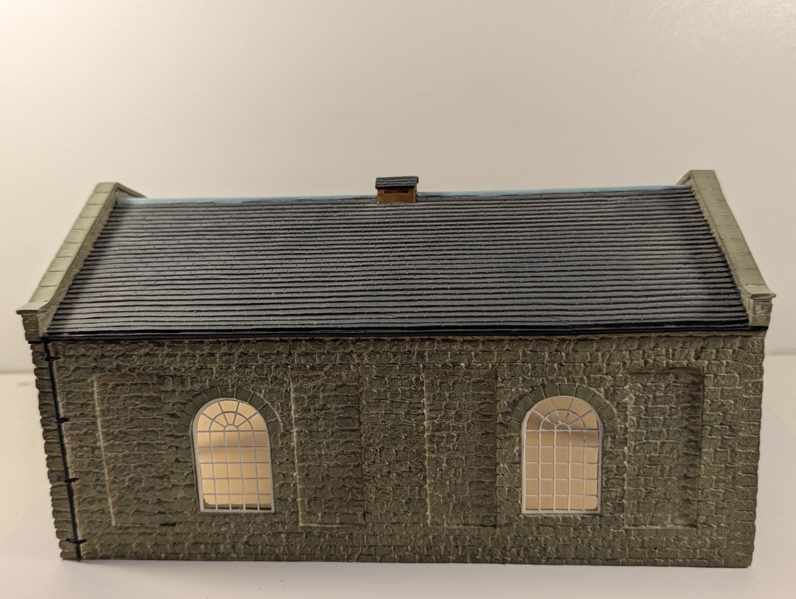 Hornby OO Gauge Skaledale Double Track Engine Shed Scenic Accessory