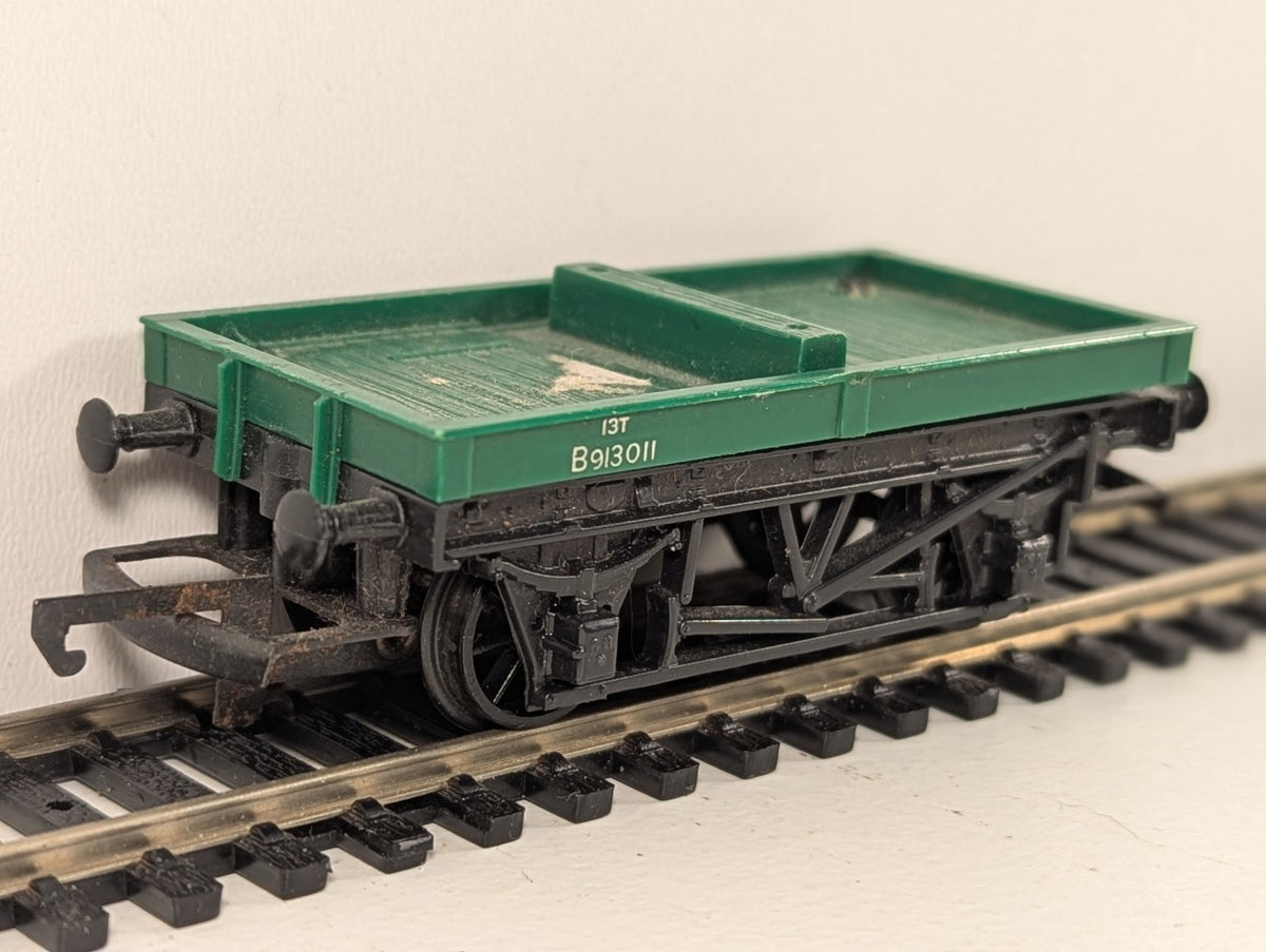 Hornby R17 OO Gauge BR Bolster Wagon B913011 – Missing Poles