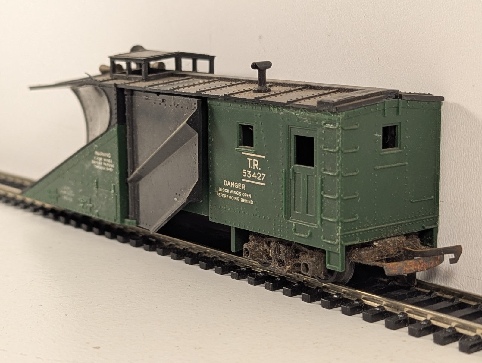 Tri-ang OO Gauge Snow Plough 53427 Tri-ang Railways Green R138