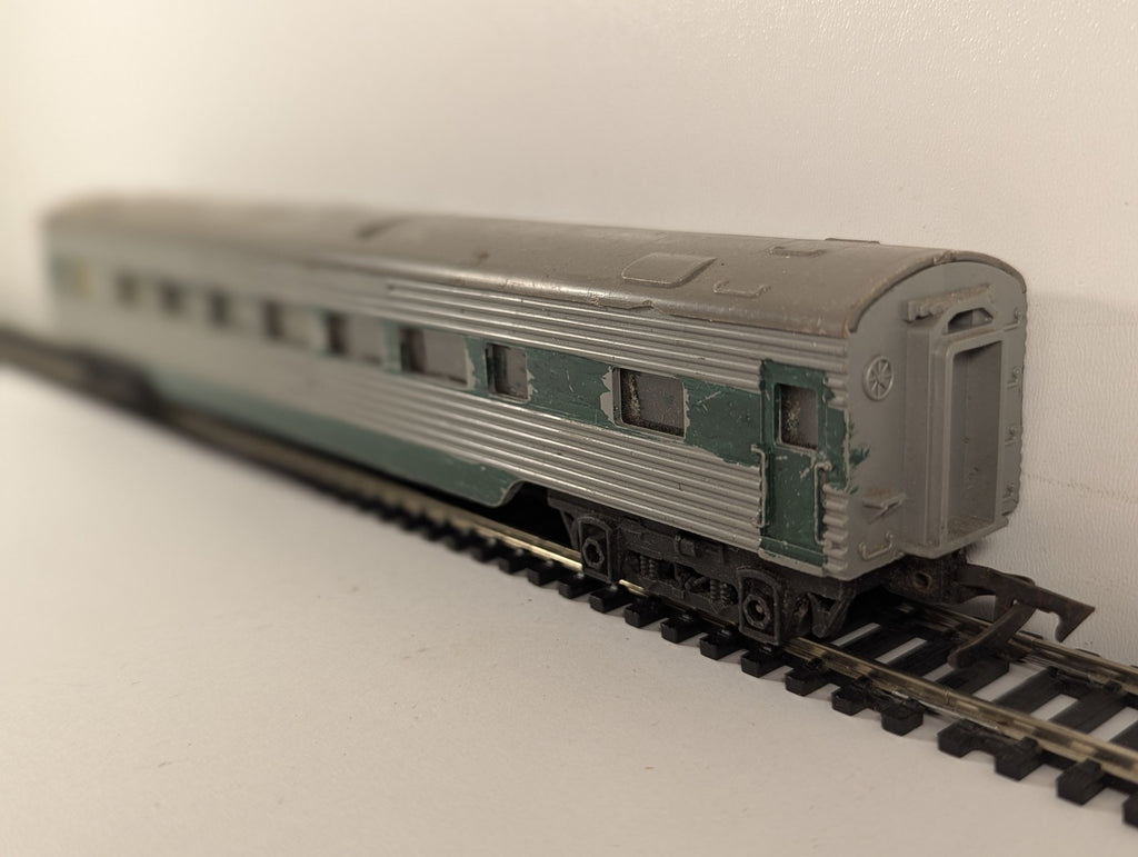 Tri-ang OO Gauge Transcontinental Passenger Coach Silver R.24/25