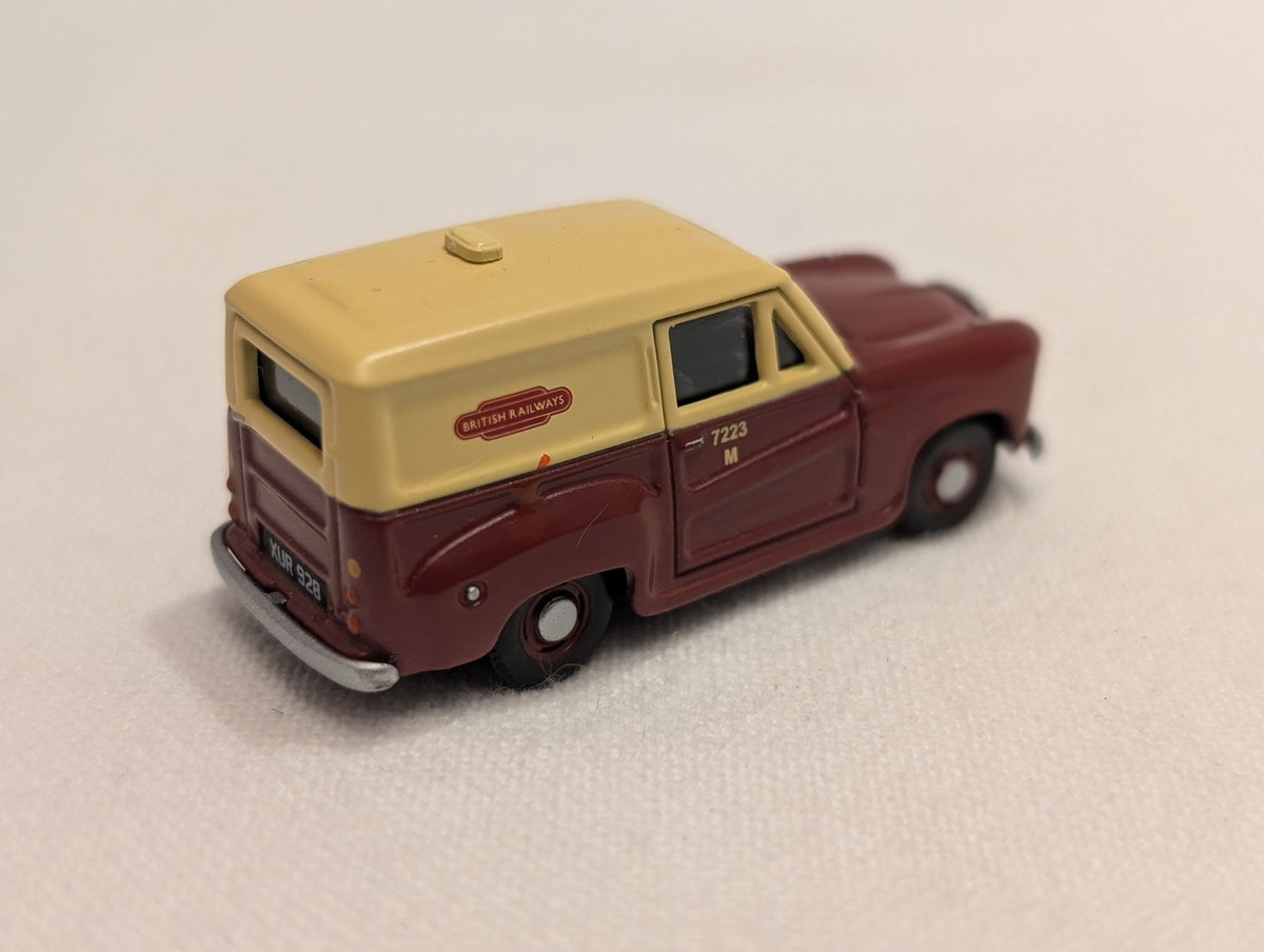 Classix OO Gauge Austin A30 Van Die-cast Van 7223 M