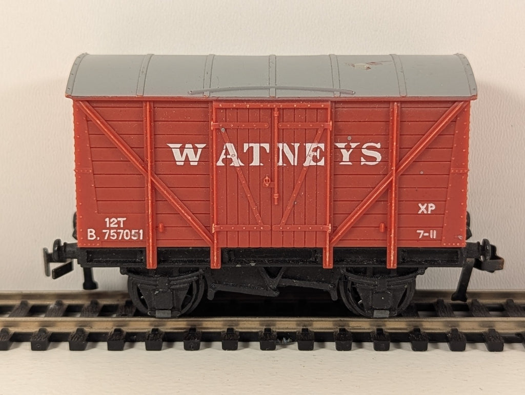 Hornby Dublo OO Gauge Ventilated Van – Watneys Red Livery