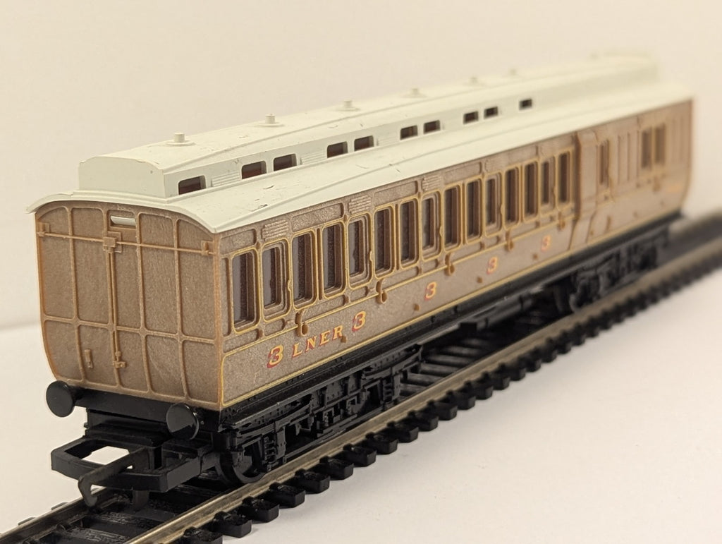 Hornby R434 OO Gauge LNER Teak Clerestory 3rd Class Coach 3857 Brake Coach