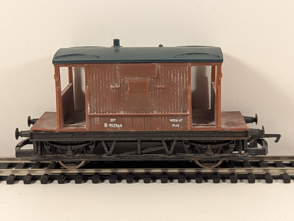 Hornby R109 BR 20 Ton Brake Van B952564 – OO Gauge – Missing Coupling Hook