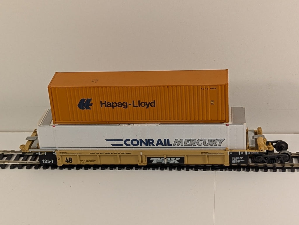 Walthers Intermodal Deep Well Thrall Car TTX with Containers