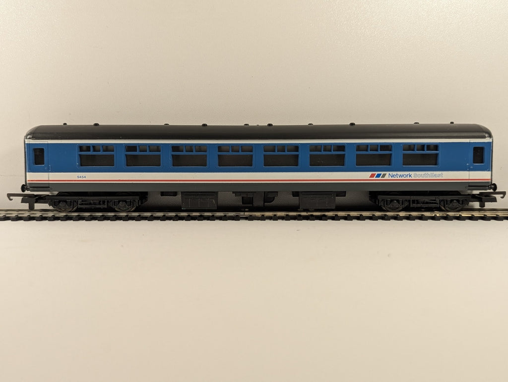 Lima OO Gauge BR Mk2 TSO Tourist Second Open Coach Passenger Coach 5454