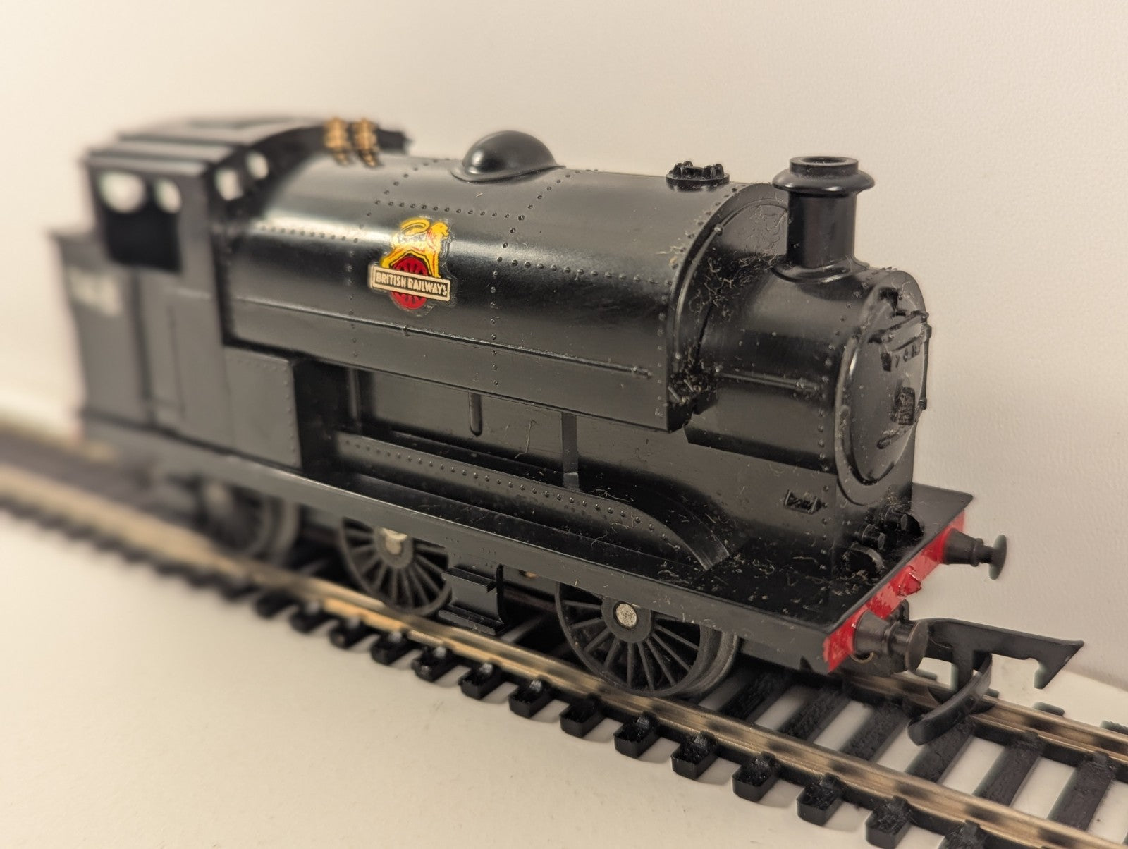Tri-ang R153 OO Gauge 0-6-0 Saddle Tank Locomotive – Boxed