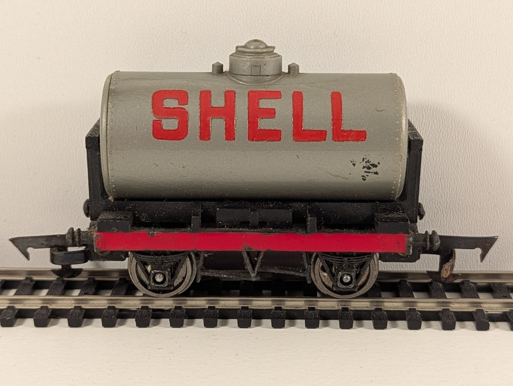 Tri-ang R12 Tank Wagon – OO Gauge