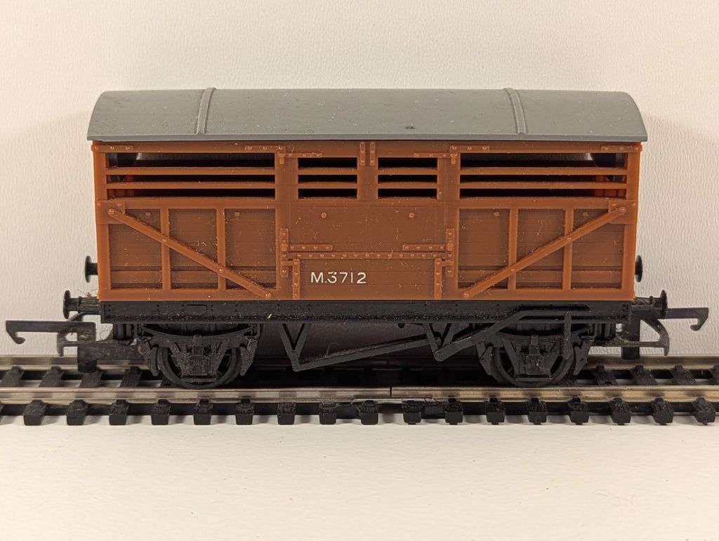 Tri-ang R122 OO Gauge Cattle Wagon