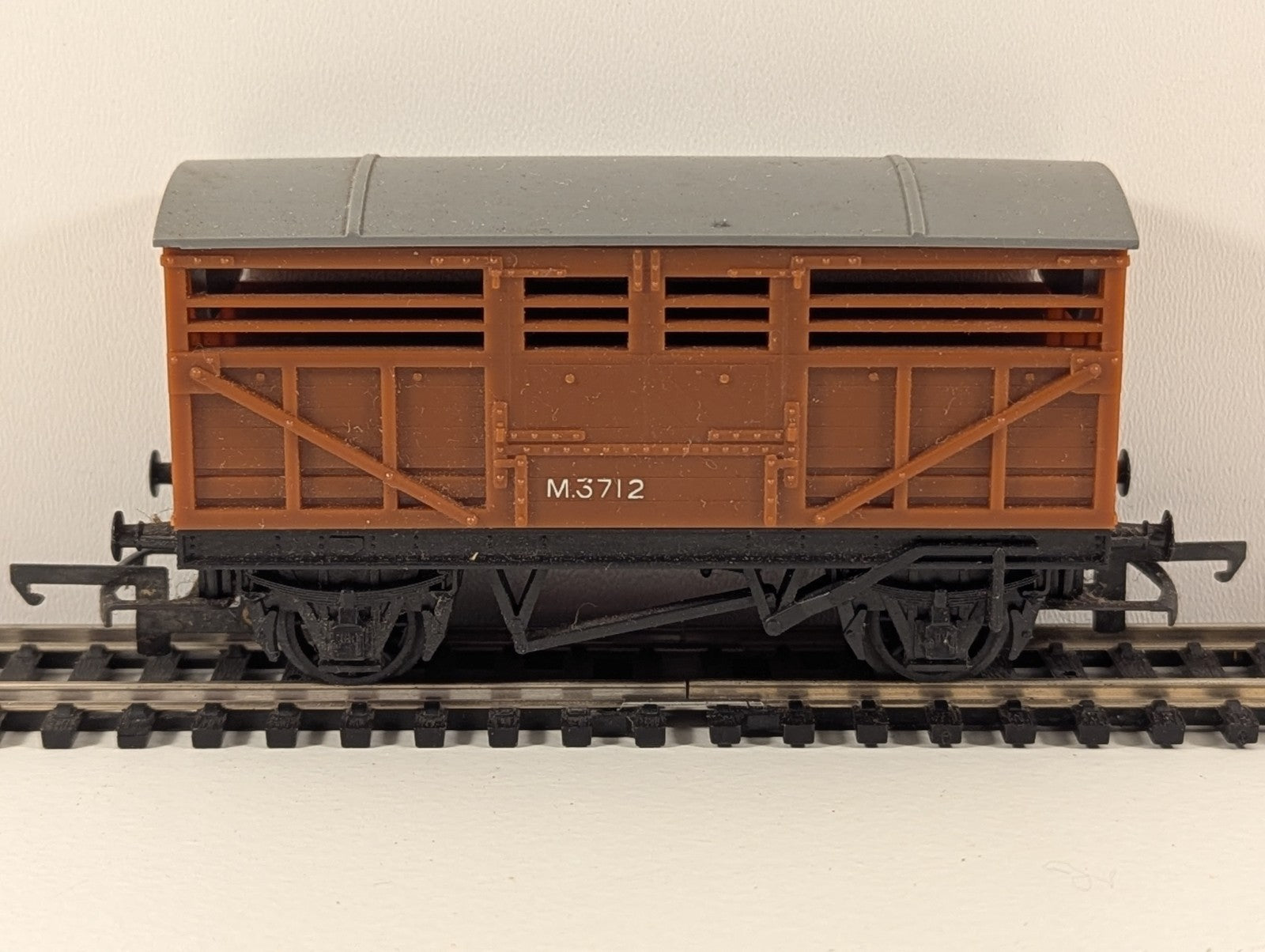 Tri-ang R122 OO Gauge Cattle Wagon