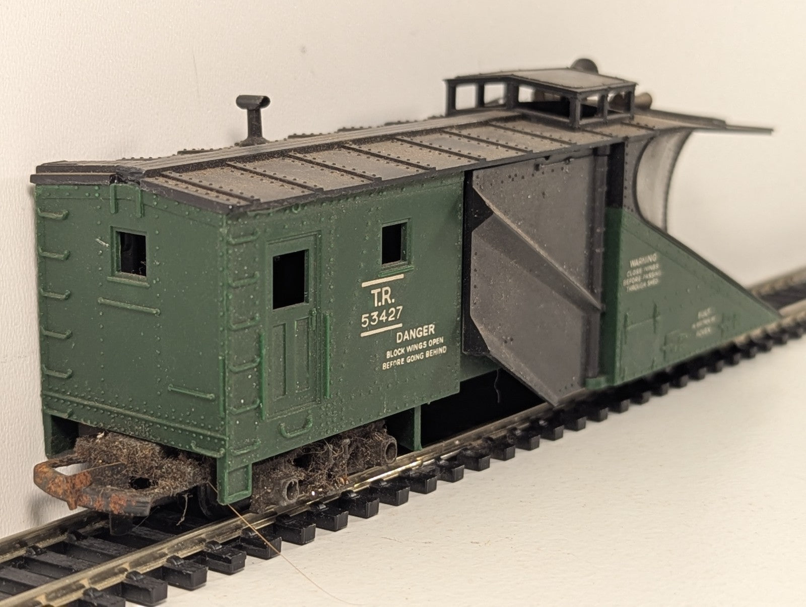 Tri-ang OO Gauge Snow Plough 53427 Tri-ang Railways Green R138