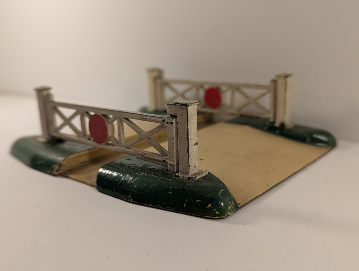 Hornby Dublo OO Gauge D1 Level Crossing Cream and Green