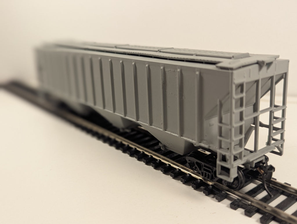 Athearn HO Scale 54' Rib Side 3-Bay Covered Hopper – Painted Unlettered