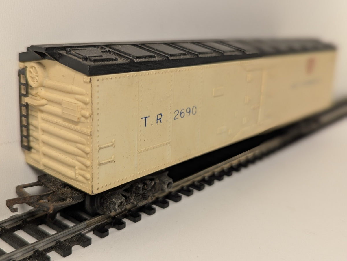 Tri-ang OO Gauge Refrigerator Van Goods Wagon T.R. 2690 Cream R.129