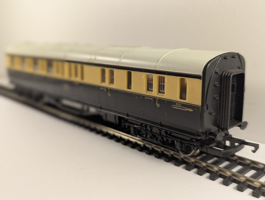 Hornby OO Gauge GWR 57ft Brake Third Coach Passenger Coach 4913