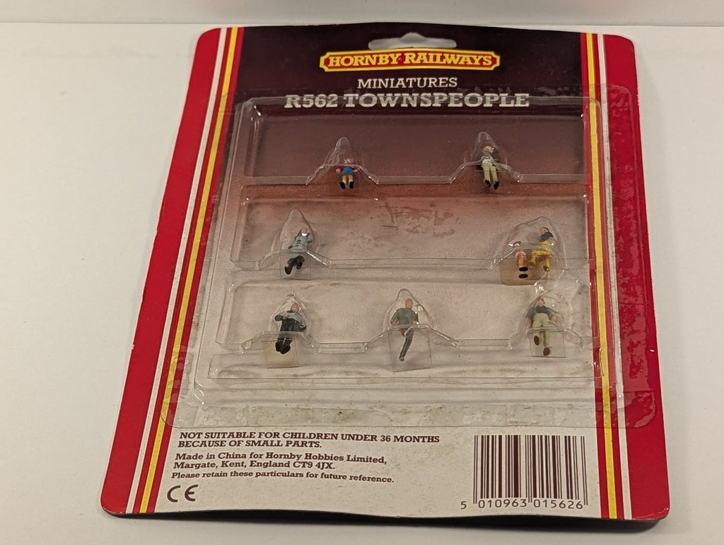 Hornby OO Gauge Townspeople Figures R562