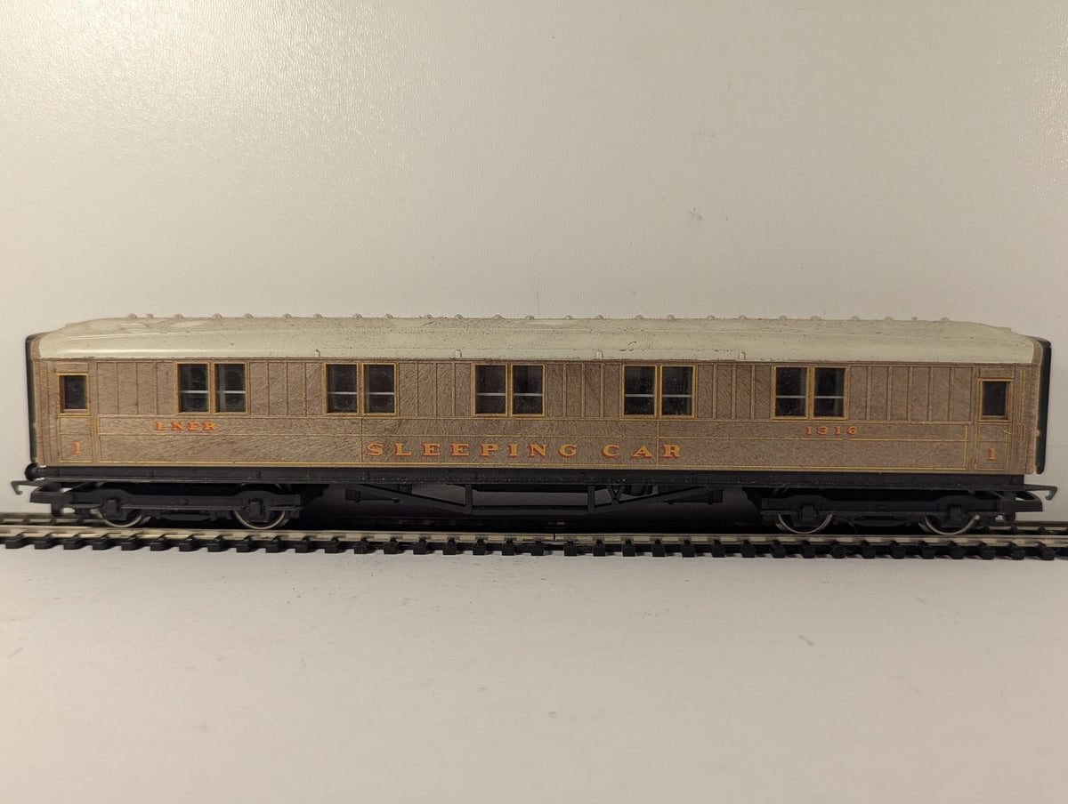 Hornby OO Gauge Gresley Teak First Class Sleeping Car Passenger Coach 1316