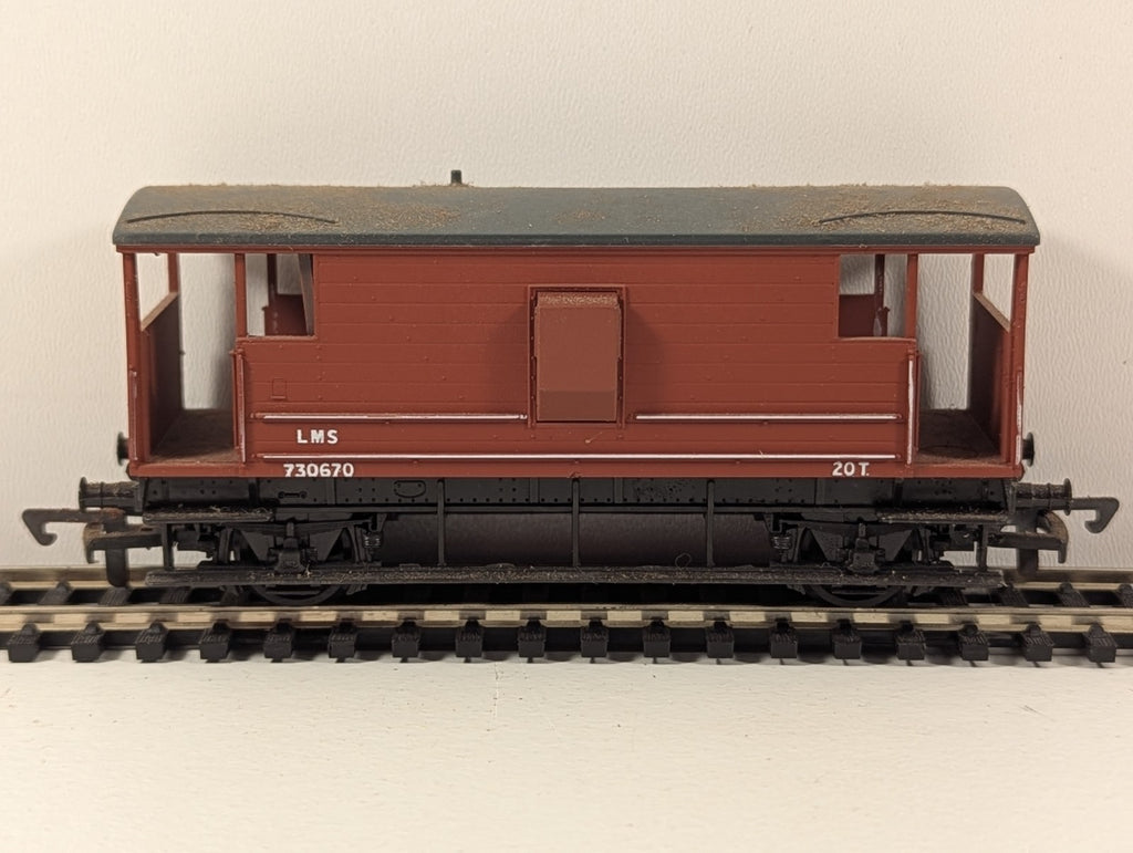 Dapol B2 20-Ton Goods Brake Van 730670 LMS Brown (OO Gauge)