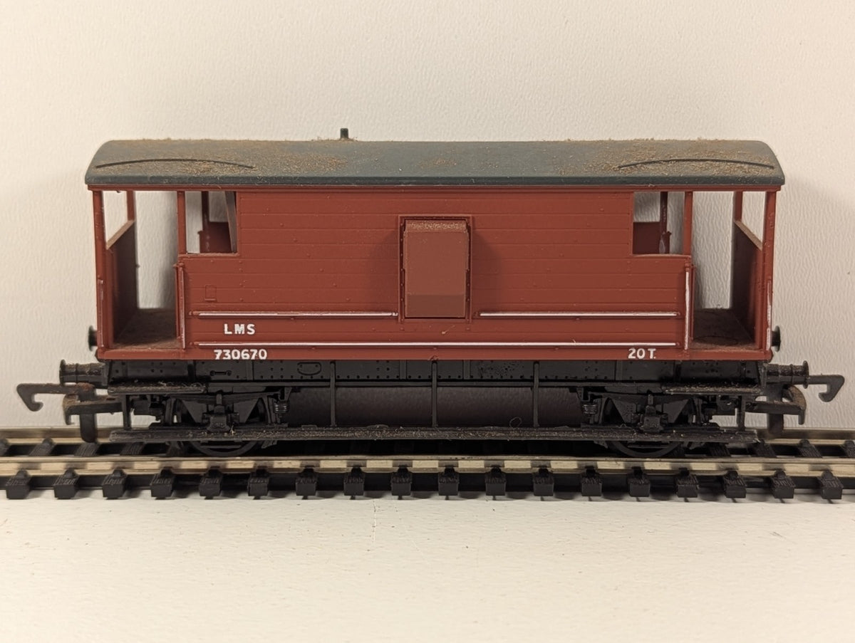 Dapol B2 20-Ton Goods Brake Van 730670 LMS Brown (OO Gauge)