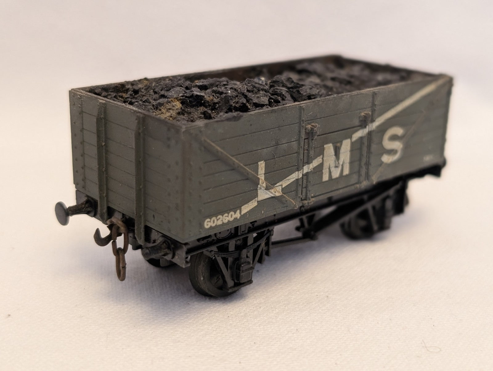 Airfix 602604 OO Gauge LMS 7-Plank Open Wagon - Chain Couplings