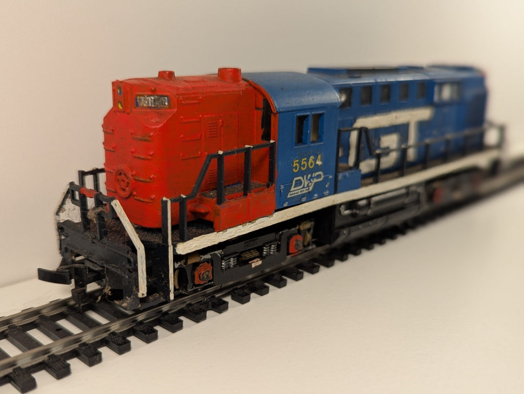 AHM – EMD GP9 Phase II Diesel Locomotive (Grand Trunk Western, Repainted)