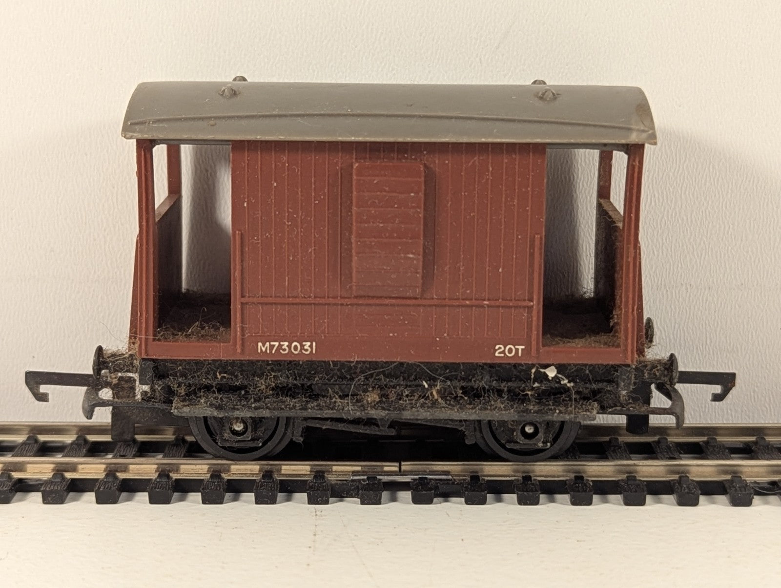 Tri-ang Railways R16 Brown 20 Ton Brake Van