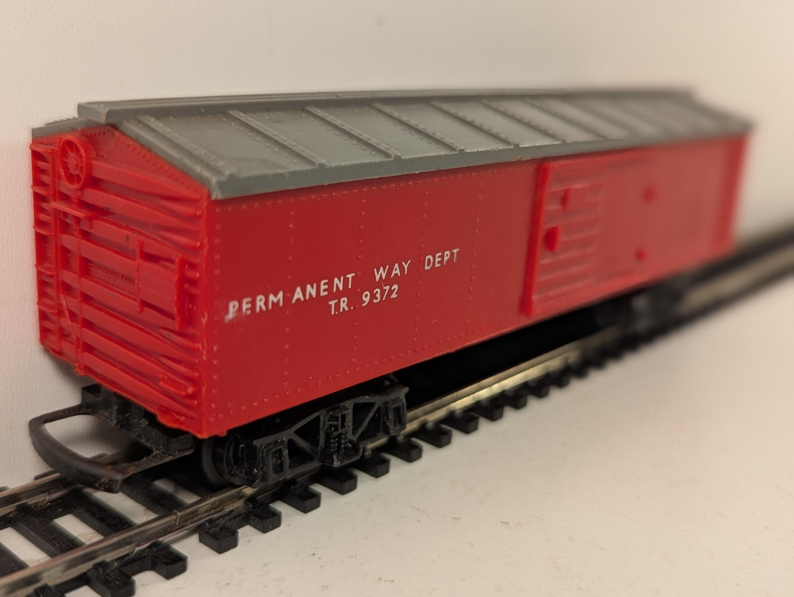 Tri-ang OO Gauge Transcontinental Permanent Way Box Car Goods Wagon