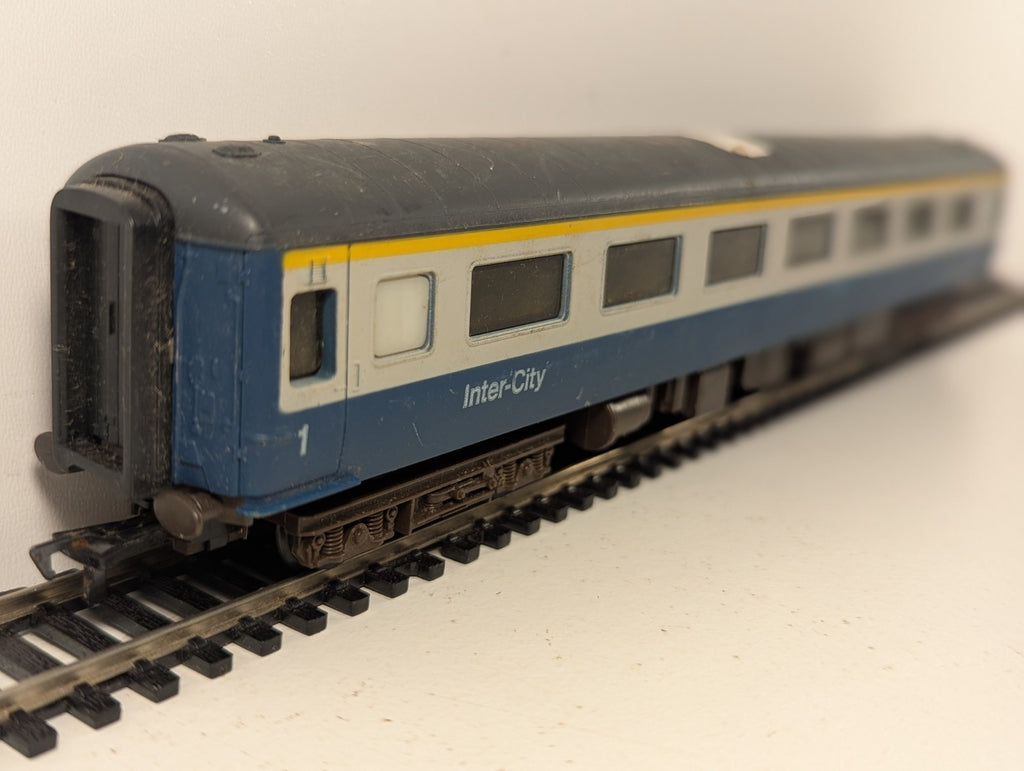 Airfix InterCity Mk2D First Open Coach E3170 OO Gauge - Boxed