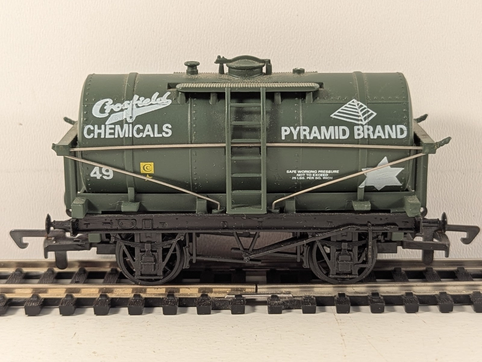 Dapol B133 OO Gauge 12 Ton Crosfield Chemical Tank Wagon - Boxed