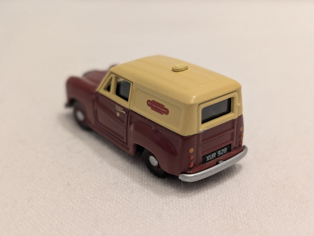 Classix OO Gauge Austin A30 Van Die-cast Van 7223 M