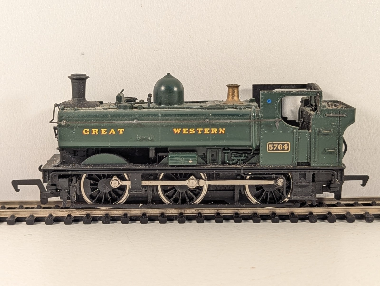 Mainline 37084 GWR Class 57XX 0-6-0PT No.5764 Pannier Tank Missing Roof