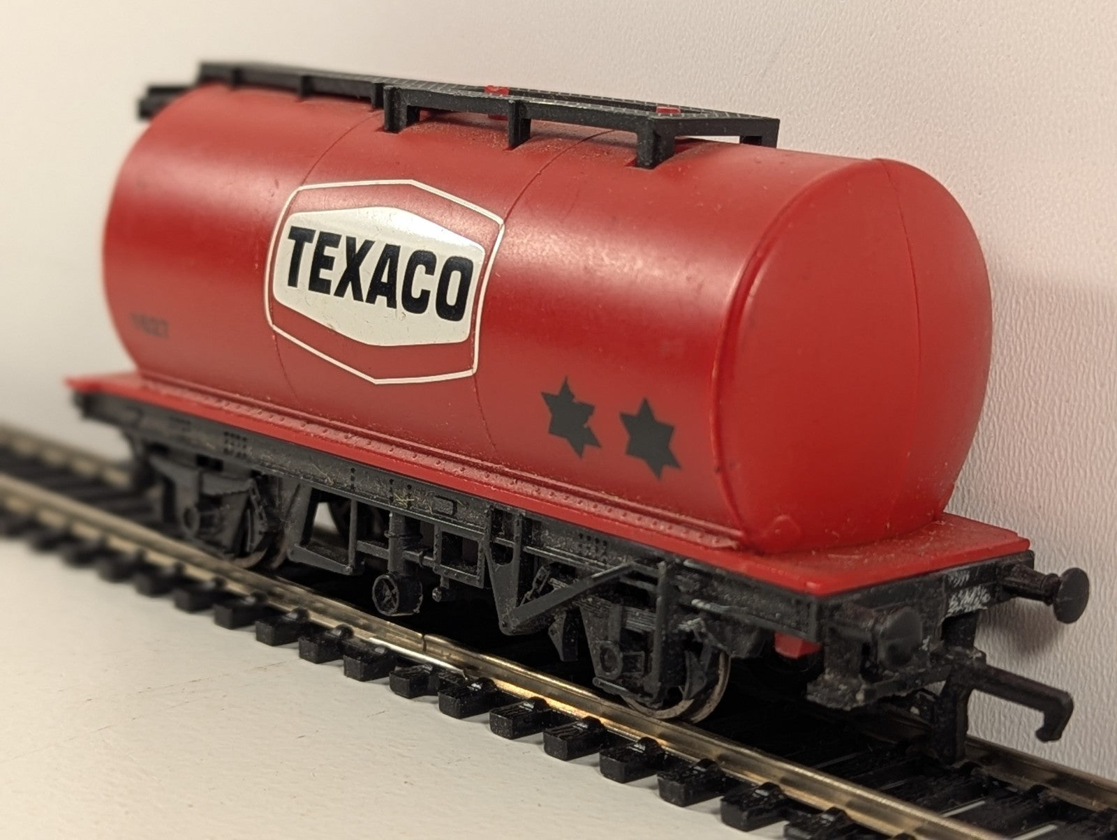 Hornby R231 OO Gauge Red Texaco Tank Wagon Missing Buffer