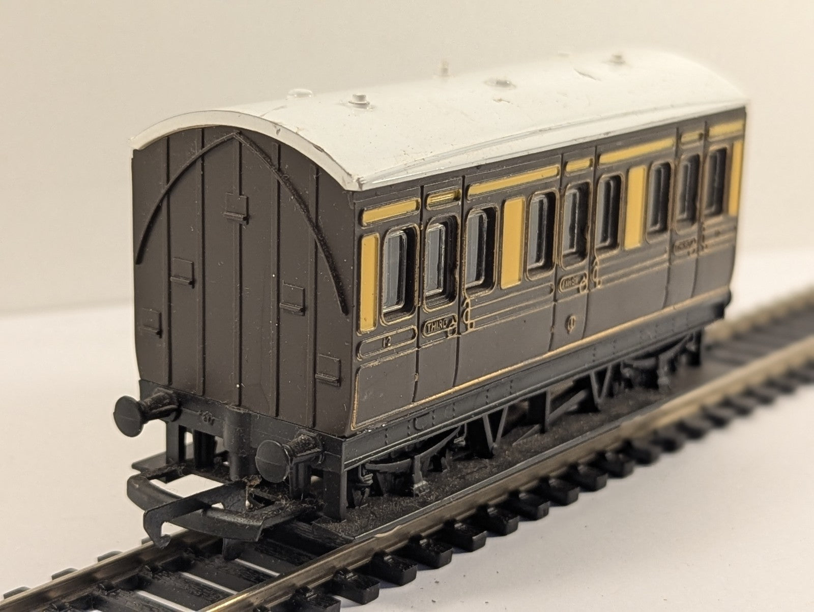 Hornby R339 OO Gauge GWR 4-Wheel Coach