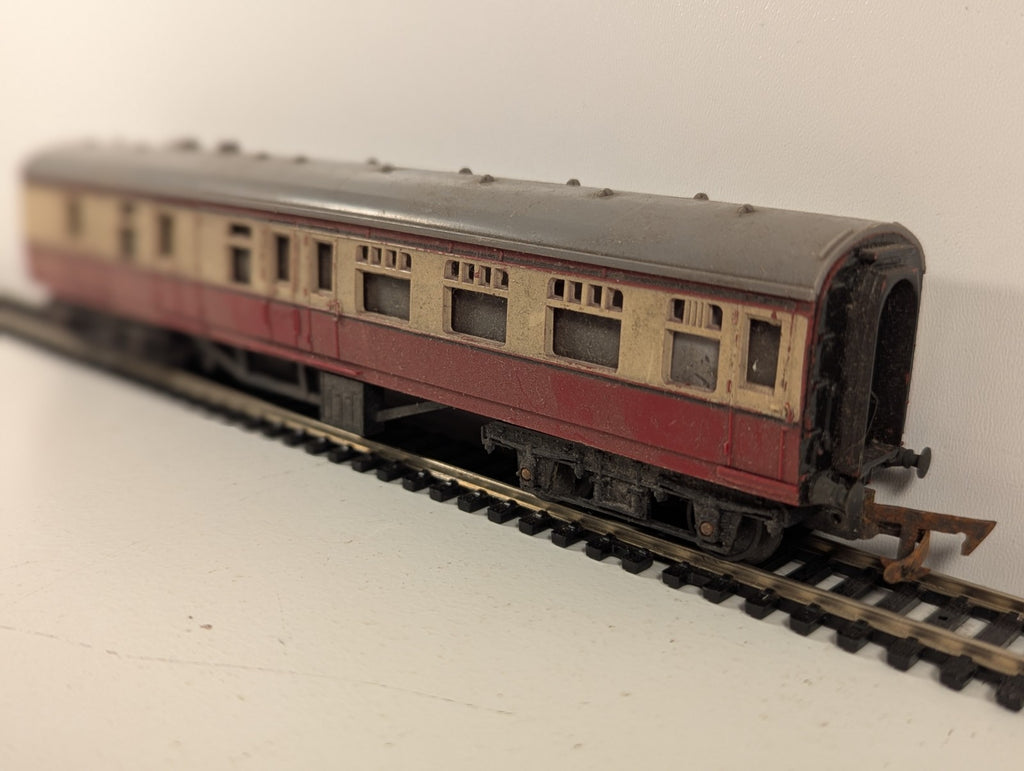 Tri-ang OO Gauge BR Brake 3rd Coach Blood & Custard