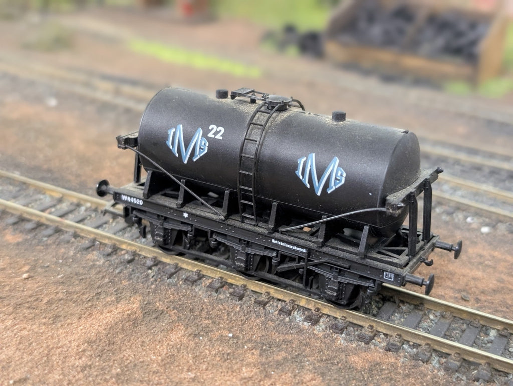 Lima 305642 OO Gauge 6 Wheel Milk Tank Wagon "IMS"