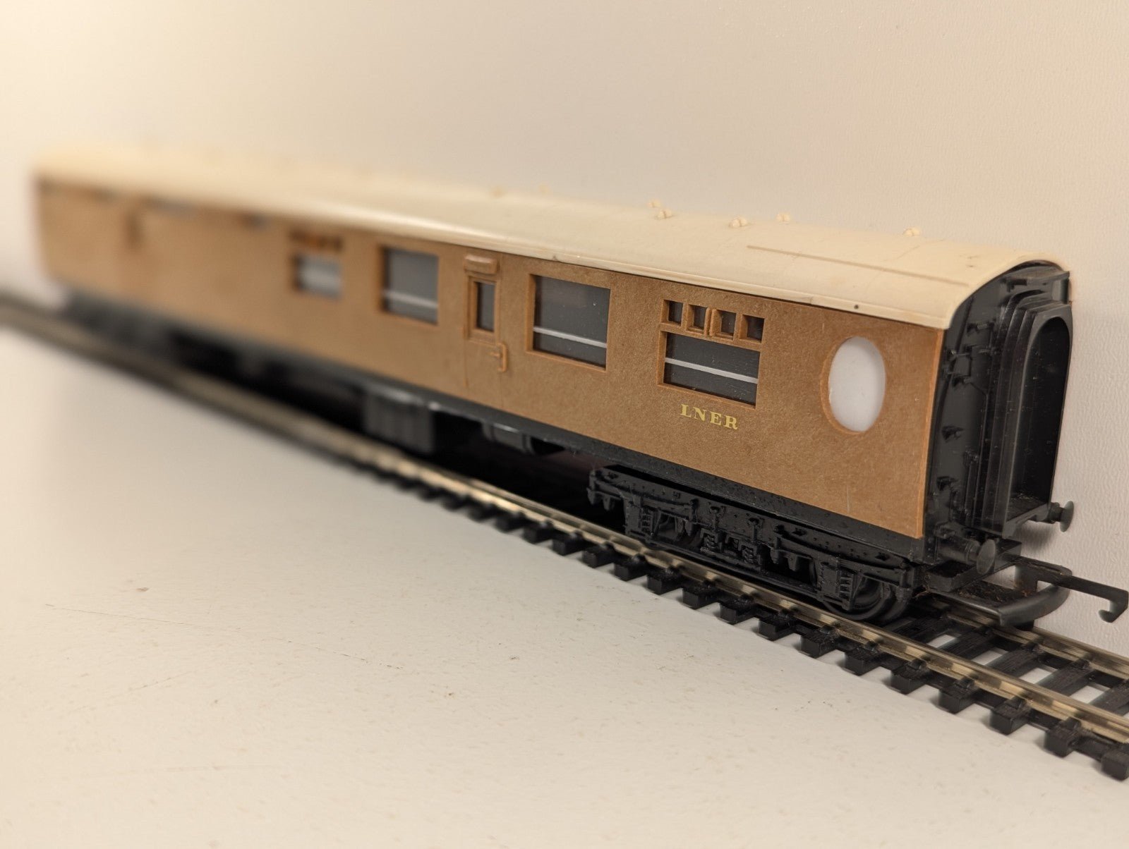 Tri-ang R746 OO Gauge LNER Teak Corridor Brake Coach