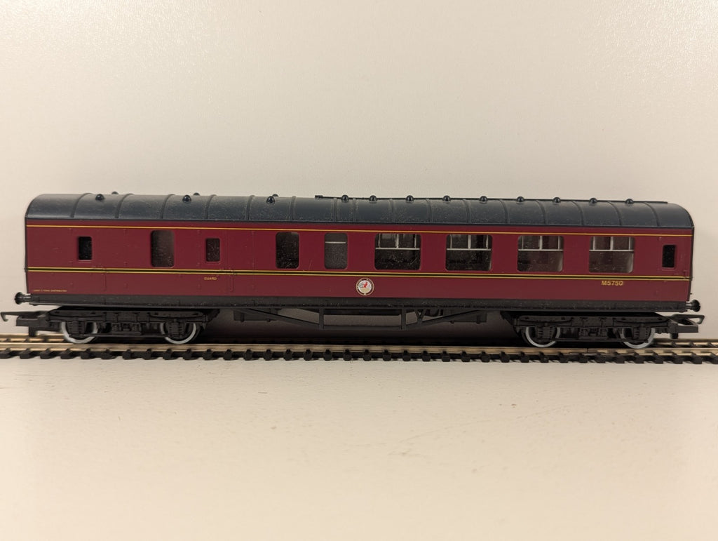 Hornby OO Gauge LMS Stanier Brake Coach