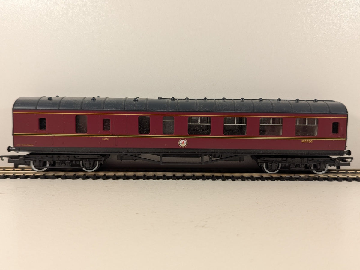 Hornby OO Gauge LMS Stanier Brake Coach