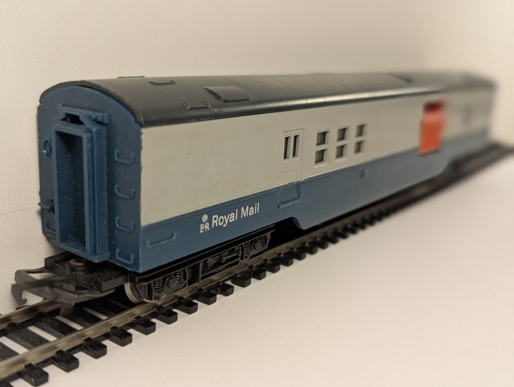Tri-ang OO Gauge Operating Royal Mail Coach Passenger Coach M30224 BR Blue/Grey