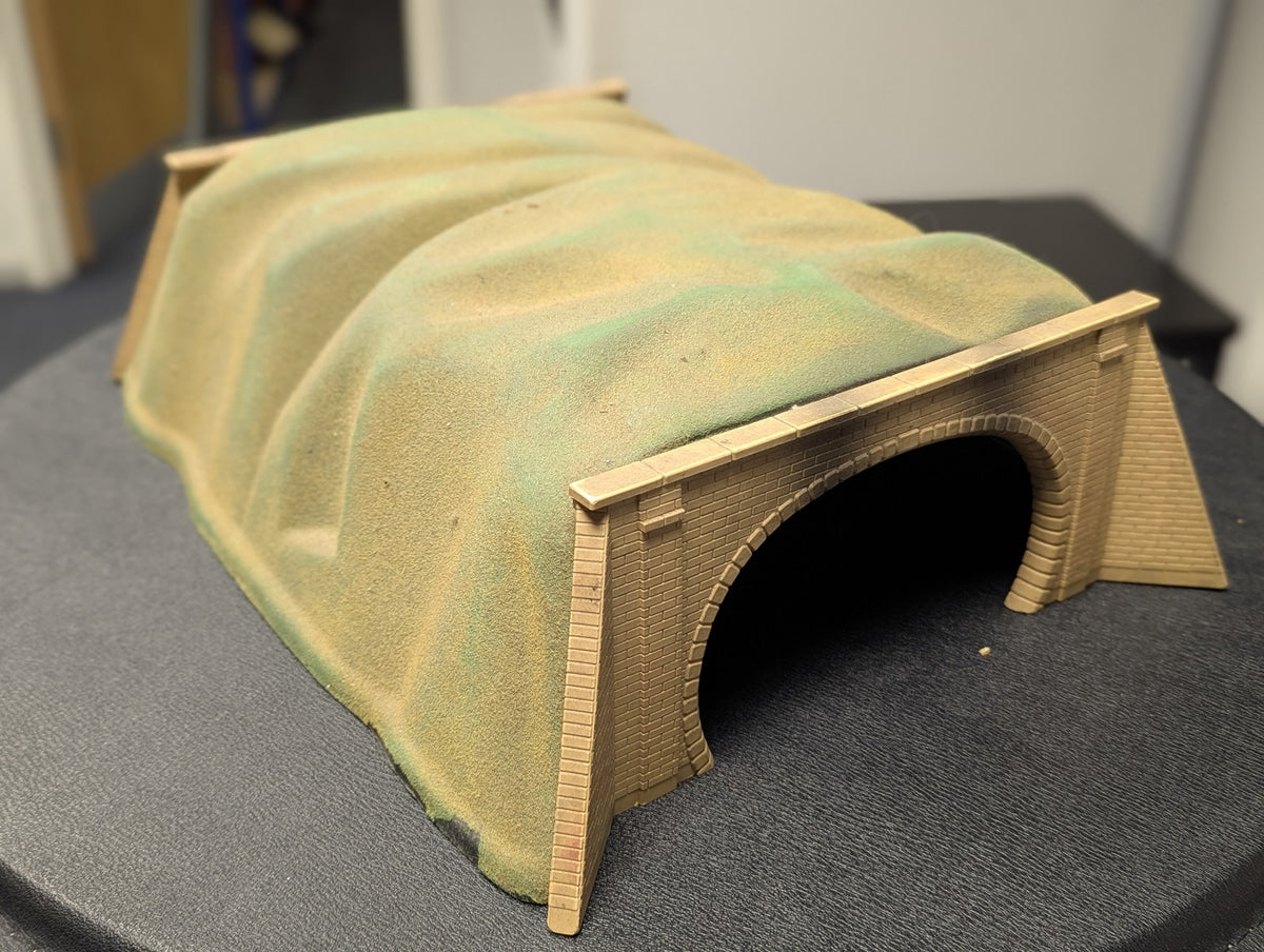 Hornby OO Gauge Double Track Tunnel Scenery R076