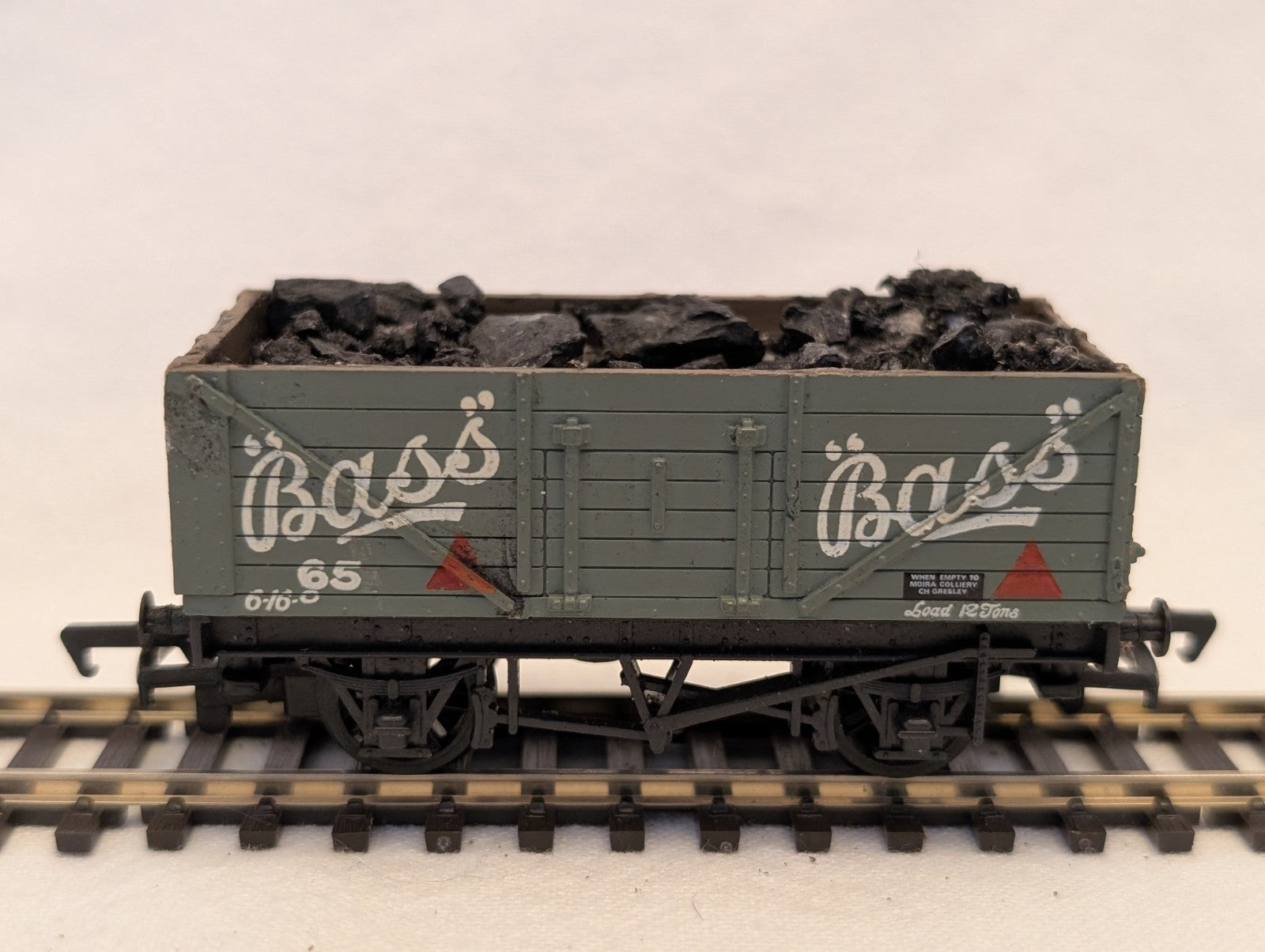 Mainline OO Gauge 7-Plank Open Wagon 'Bass's' Goods Wagon 65 Bass's