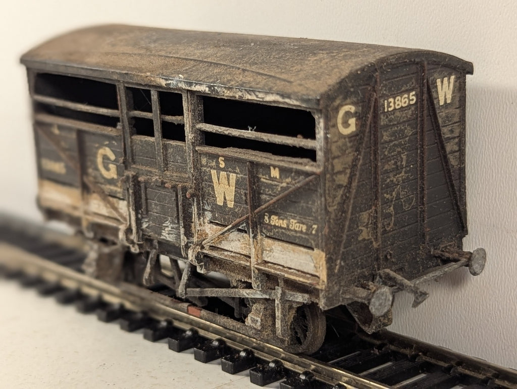 Kit Built OO Gauge GWR Cattle Wagon Goods Wagon 13865 GWR Grey