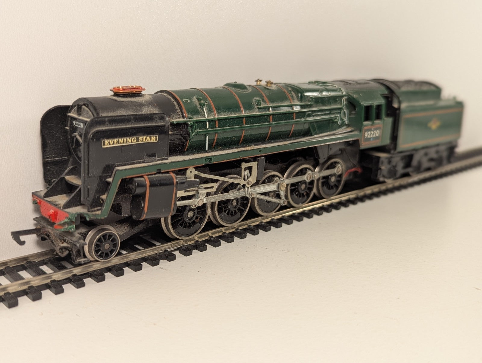 Tri-ang Hornby R861 OO Gauge BR Class 9F 2-10-0 “Evening Star” 92220 Poor Runner
