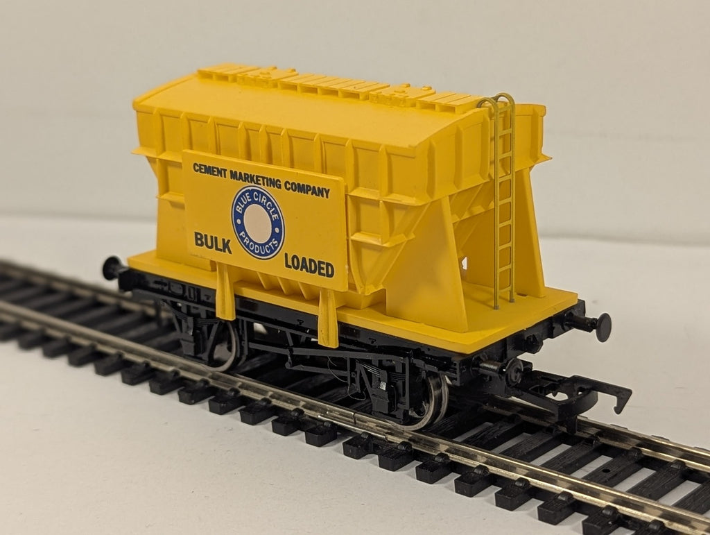 Dapol OO Gauge Presflo Cement Wagon Goods Wagon Blue Circle Yellow B683
