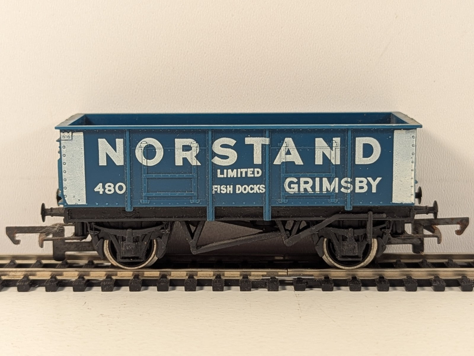 Hornby Railways R220 OO Gauge Blue Norstand Mineral Wagon Boxed