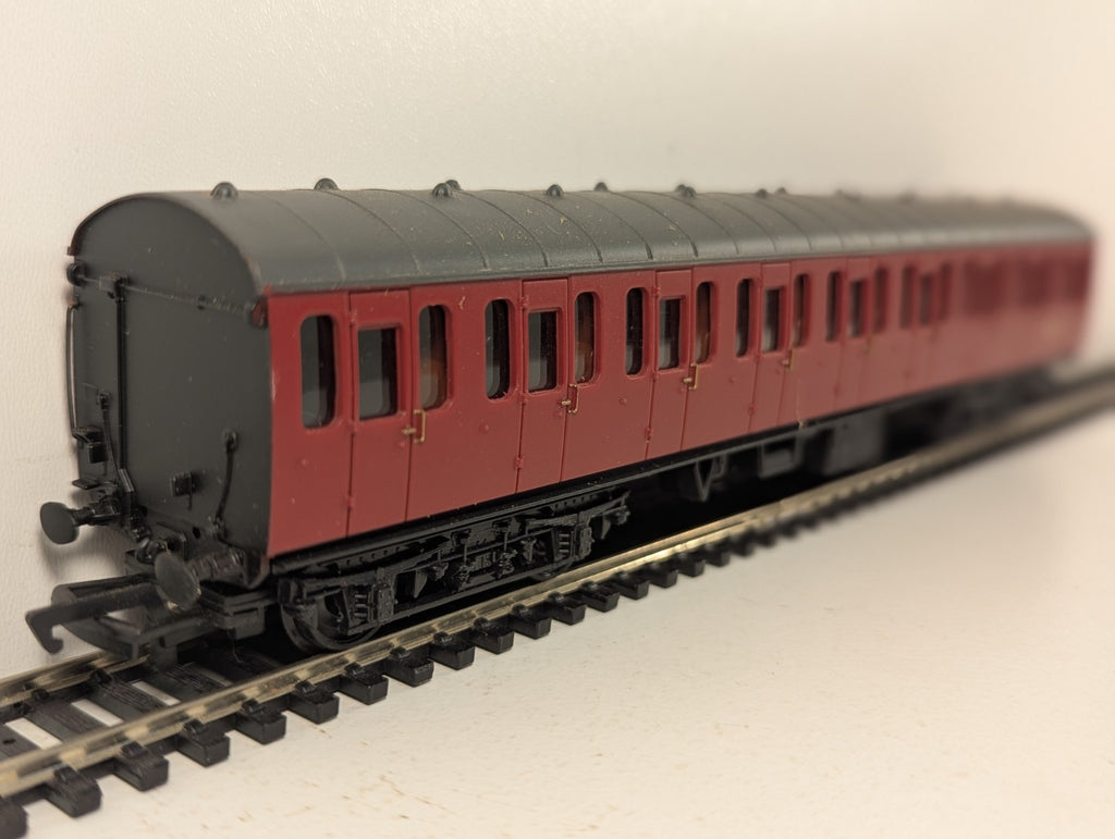 Bachmann OO Gauge 57ft BR Mk1 Suburban Passenger Coach M46083 BR Crimson