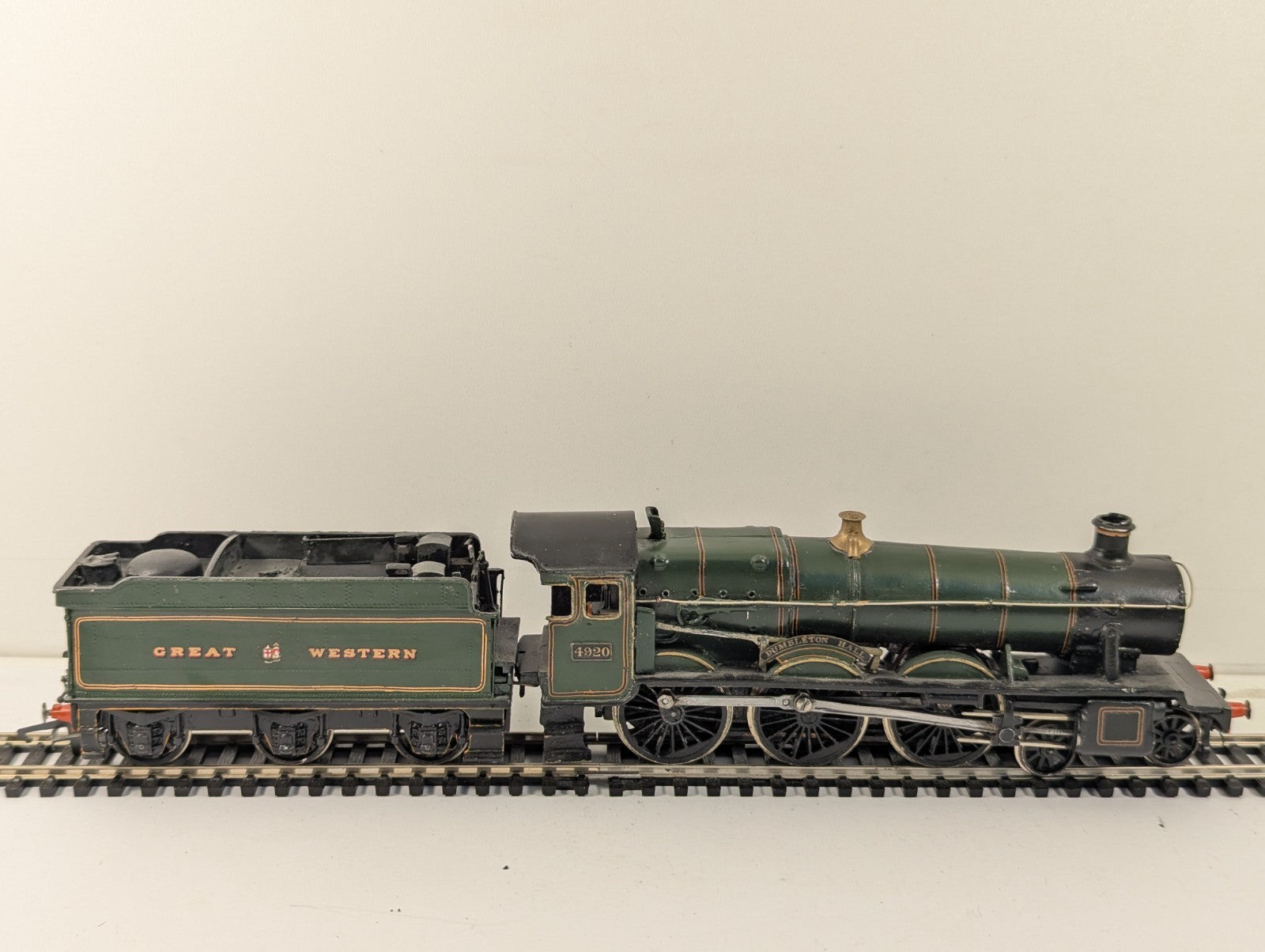 Wills Finecast OOGauge GWR Hall Class Locomotive & Tender Kit - Non-Runner Boxed