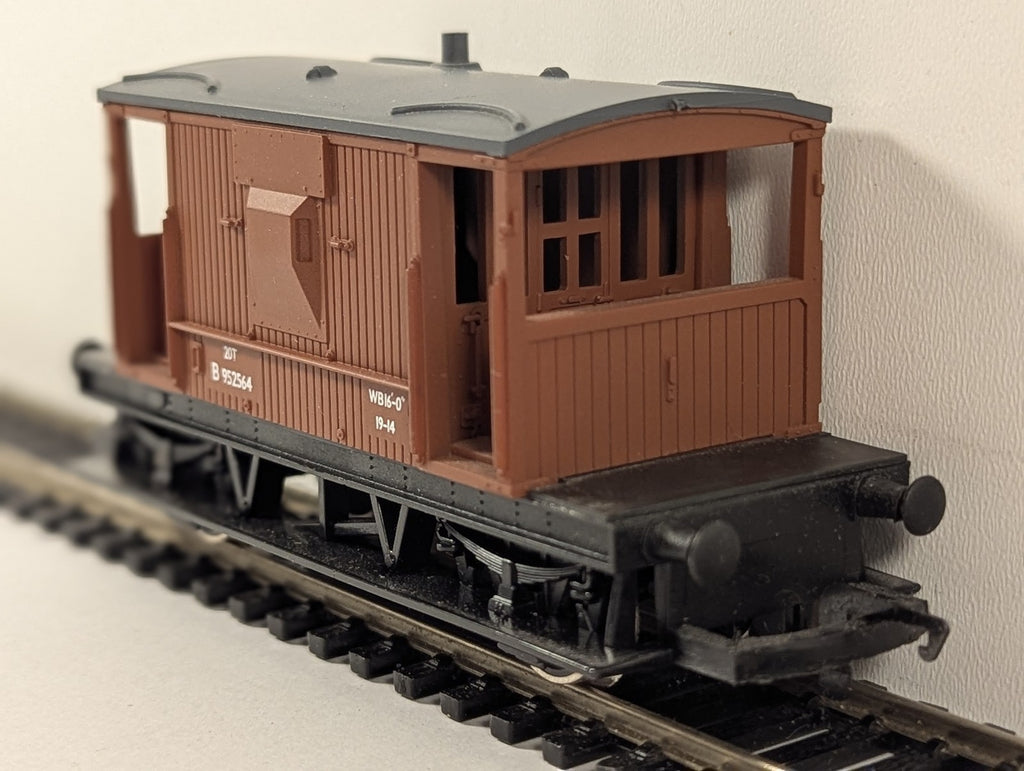 Hornby OO Gauge BR Brake Van Goods Wagon B952564 BR Bauxite R.729