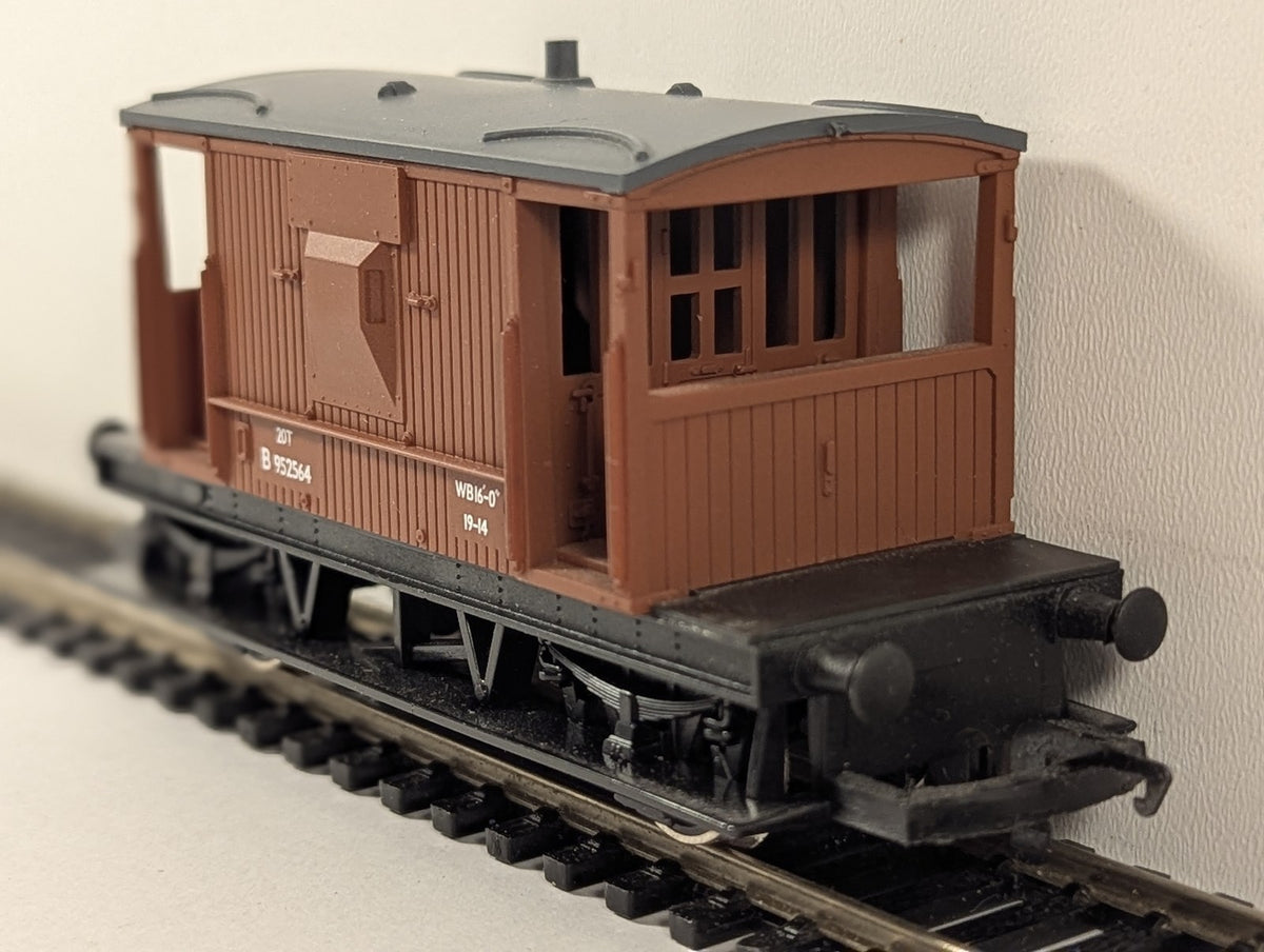 Hornby OO Gauge BR Brake Van Goods Wagon B952564 BR Bauxite R.729
