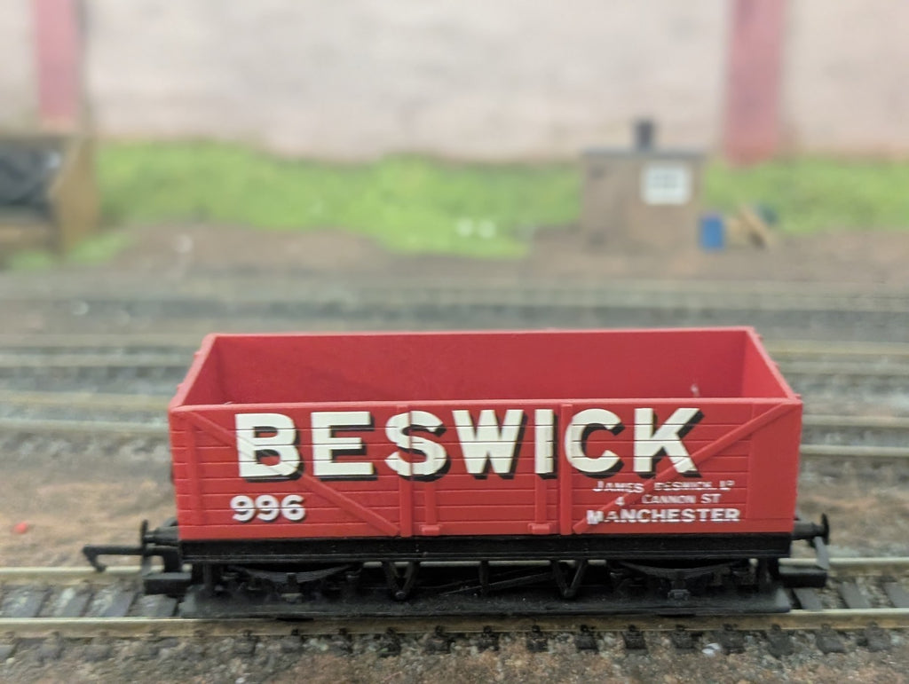 Hornby R1127 OO Gauge Freelance Long Wheelbase Wagon Beswick